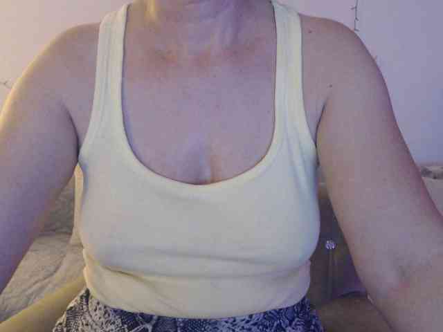 goodSnowQueen webcam