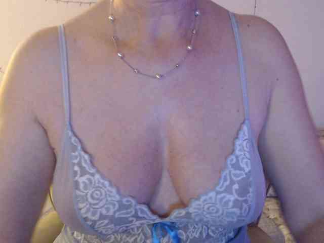 goodSnowQueen webcam