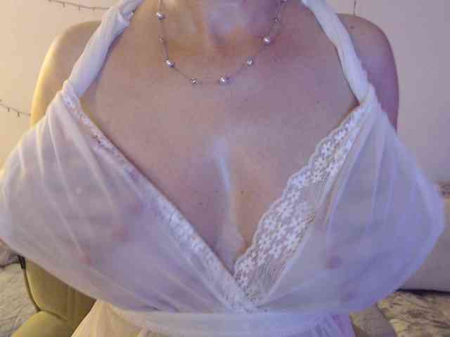 goodSnowQueen webcam