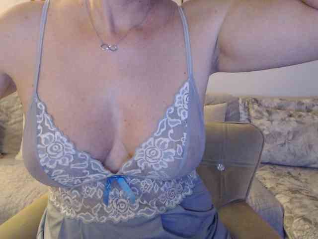 goodSnowQueen webcam