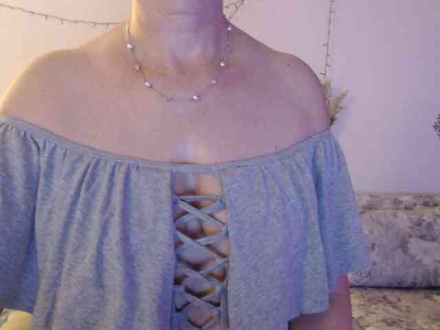 goodSnowQueen webcam