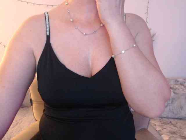 goodSnowQueen webcam