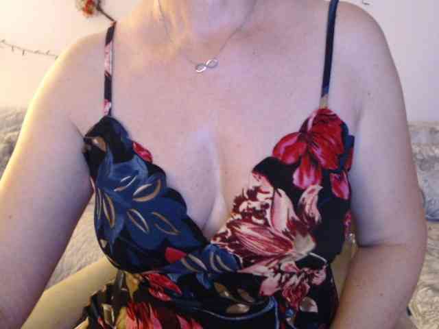 goodSnowQueen webcam