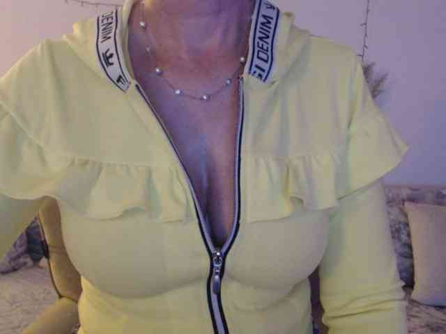 goodSnowQueen Live Webcam on BongaCams