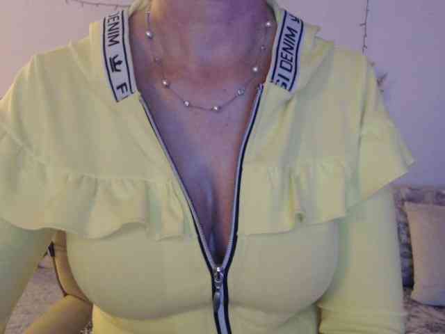 goodSnowQueen webcam