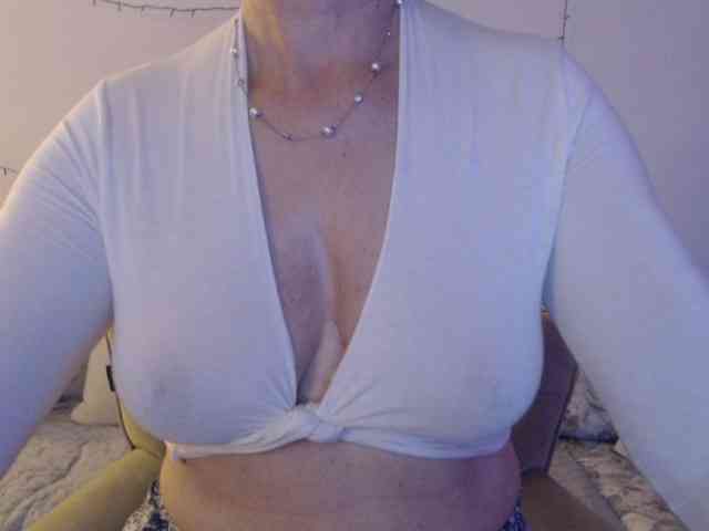 goodSnowQueen webcam