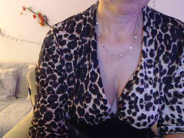 goodSnowQueen webcam