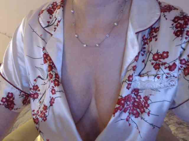 goodSnowQueen webcam