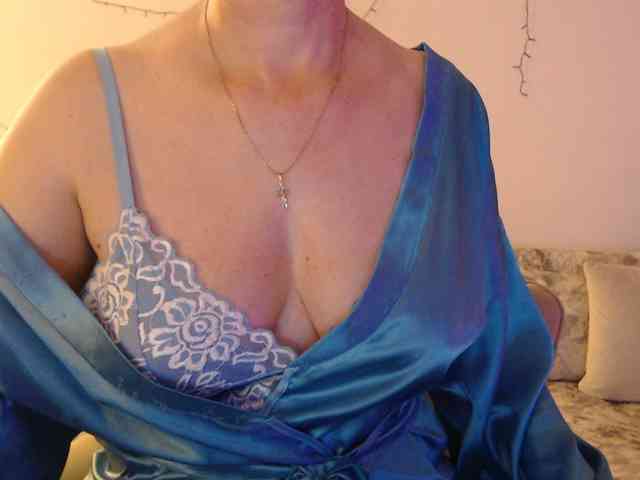 goodSnowQueen webcam