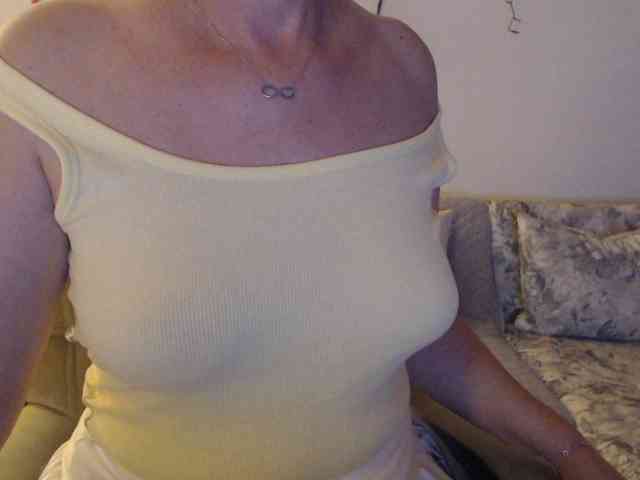 goodSnowQueen webcam