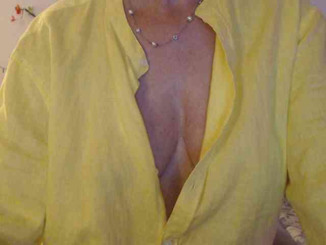 goodSnowQueen webcam