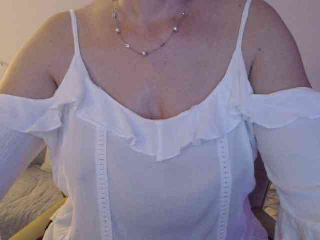 goodSnowQueen webcam