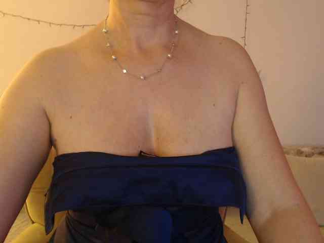 goodSnowQueen webcam