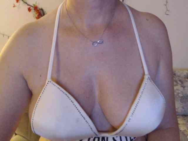 goodSnowQueen webcam