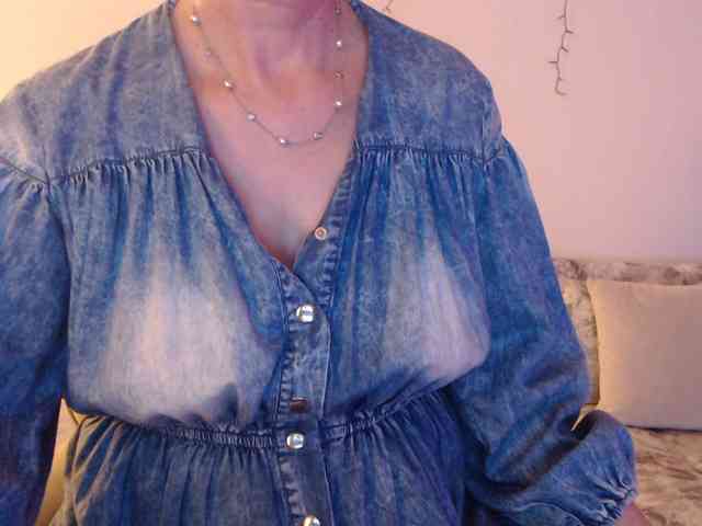 goodSnowQueen webcam