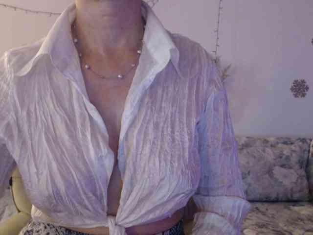 goodSnowQueen webcam