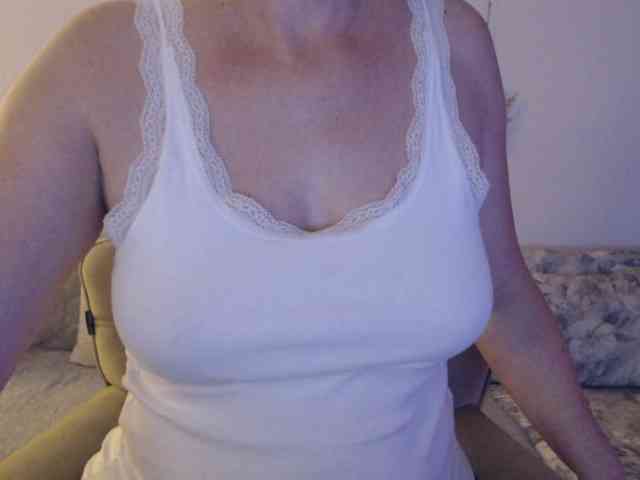 goodSnowQueen webcam