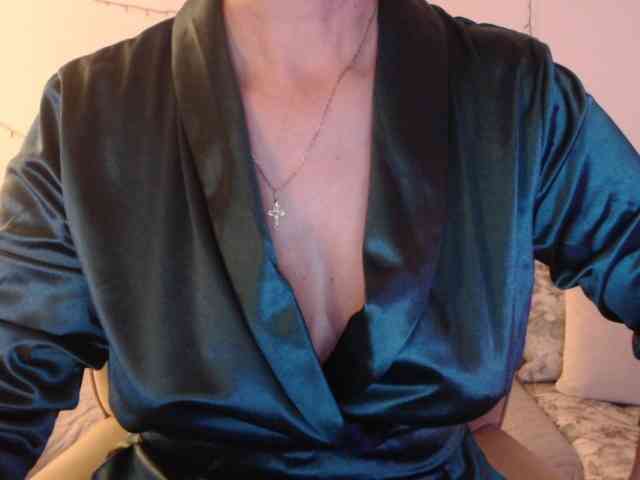 goodSnowQueen webcam