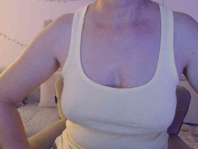 goodSnowQueen webcam