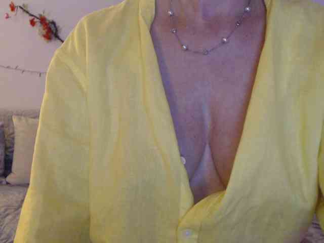 goodSnowQueen webcam