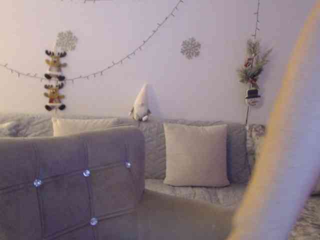 goodSnowQueen webcam