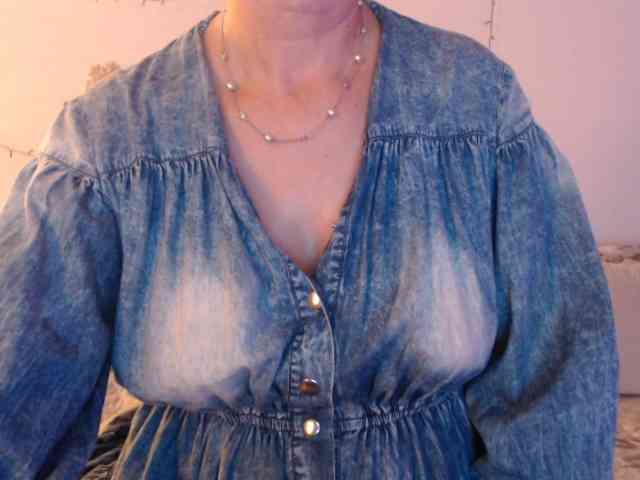 goodSnowQueen webcam