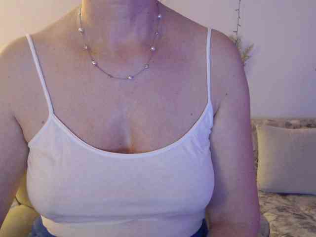 goodSnowQueen webcam