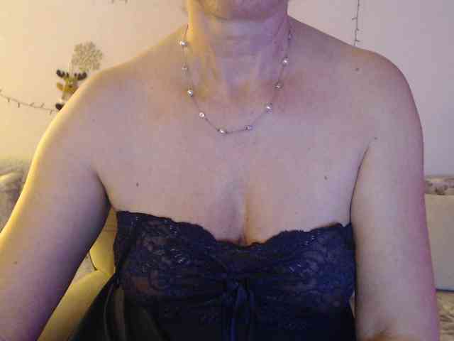 goodSnowQueen webcam