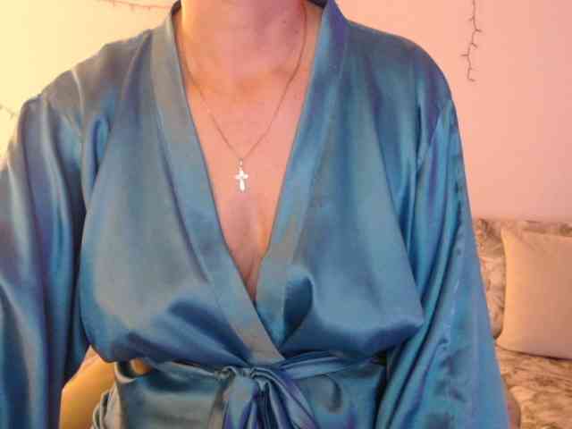 goodSnowQueen webcam