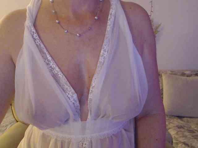 goodSnowQueen webcam