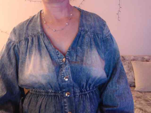 goodSnowQueen webcam