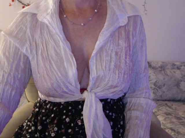 goodSnowQueen webcam