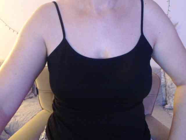 goodSnowQueen webcam