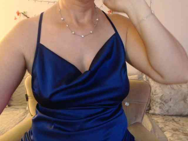 goodSnowQueen webcam