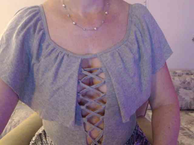 goodSnowQueen webcam