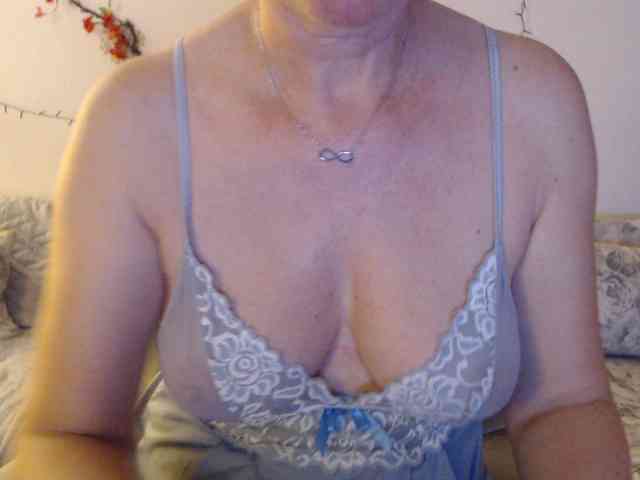 goodSnowQueen webcam