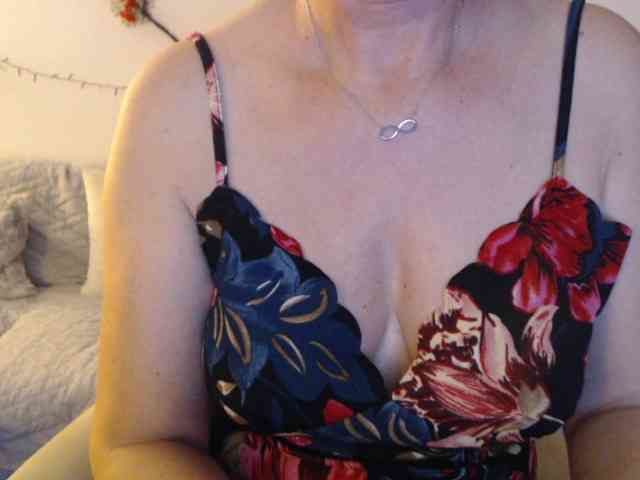 goodSnowQueen webcam