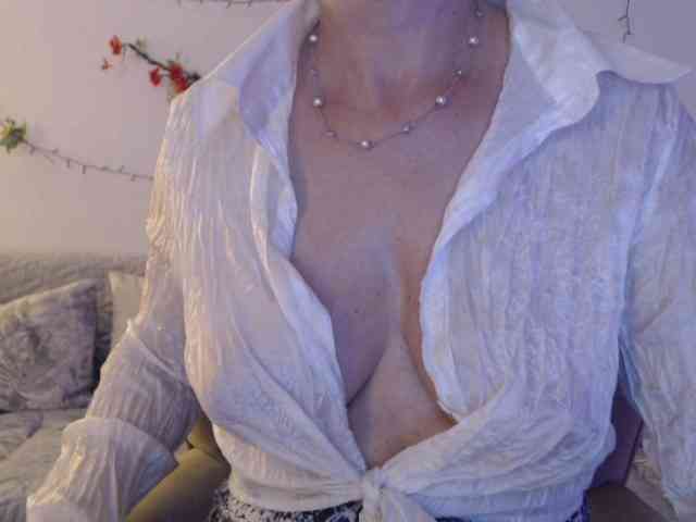 goodSnowQueen webcam