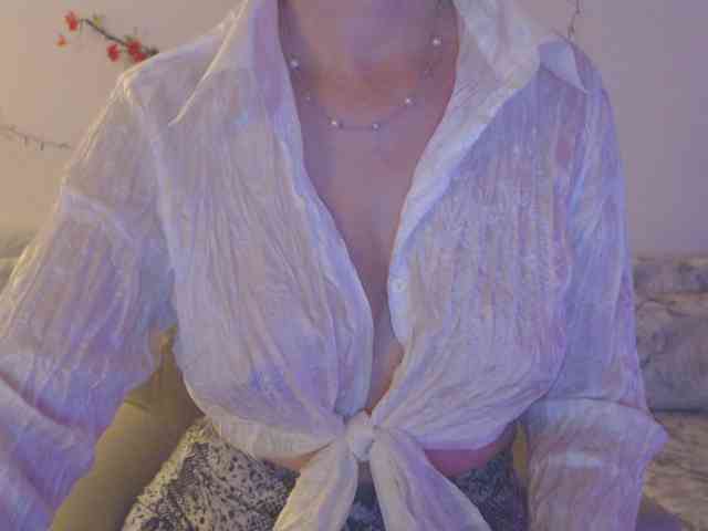 goodSnowQueen webcam
