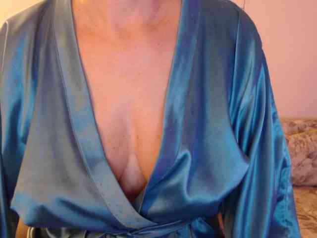 goodSnowQueen webcam