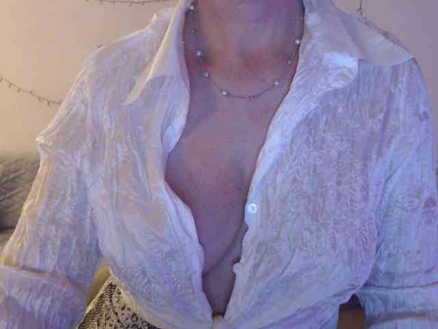 goodSnowQueen webcam