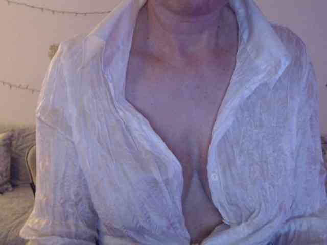 goodSnowQueen webcam