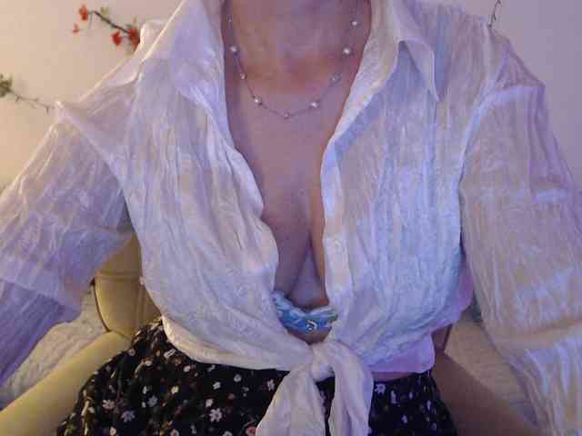 goodSnowQueen webcam