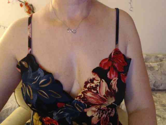 goodSnowQueen webcam