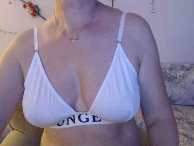 goodSnowQueen webcam