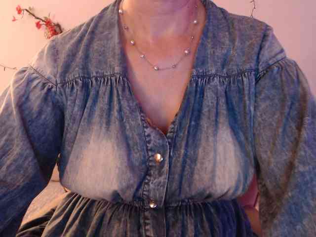 goodSnowQueen webcam