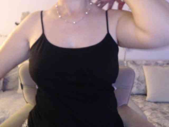 goodSnowQueen webcam