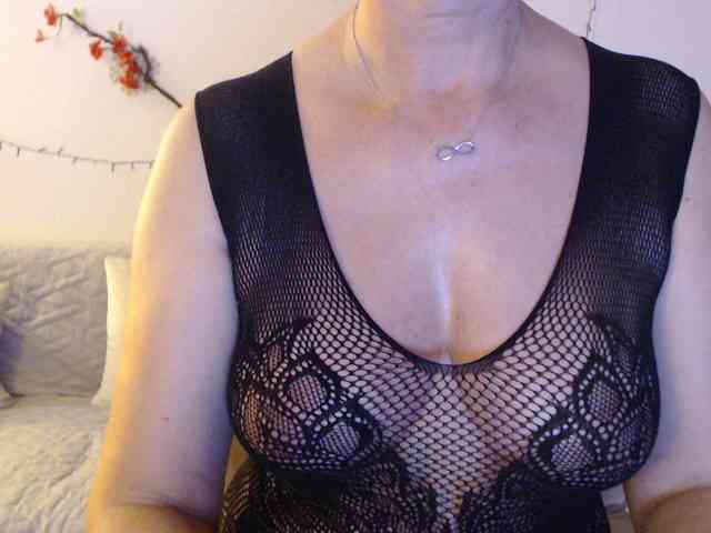 goodSnowQueen webcam