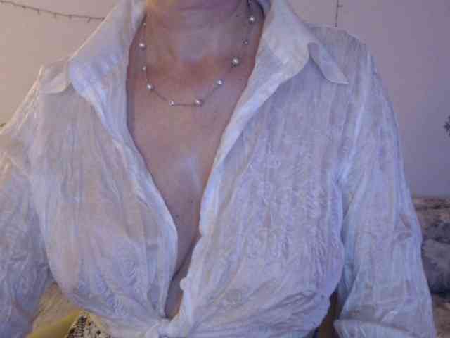 goodSnowQueen webcam