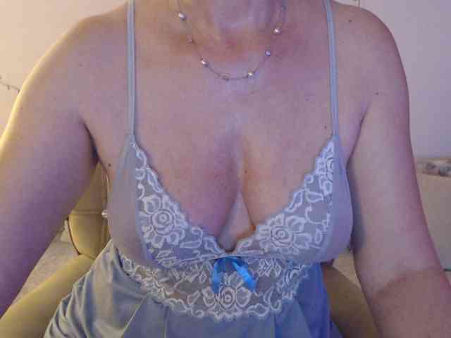 goodSnowQueen webcam